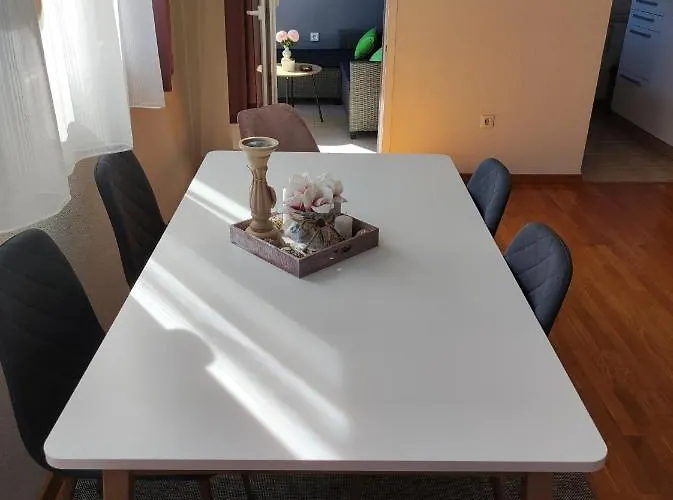 Private Noemi 스플리트